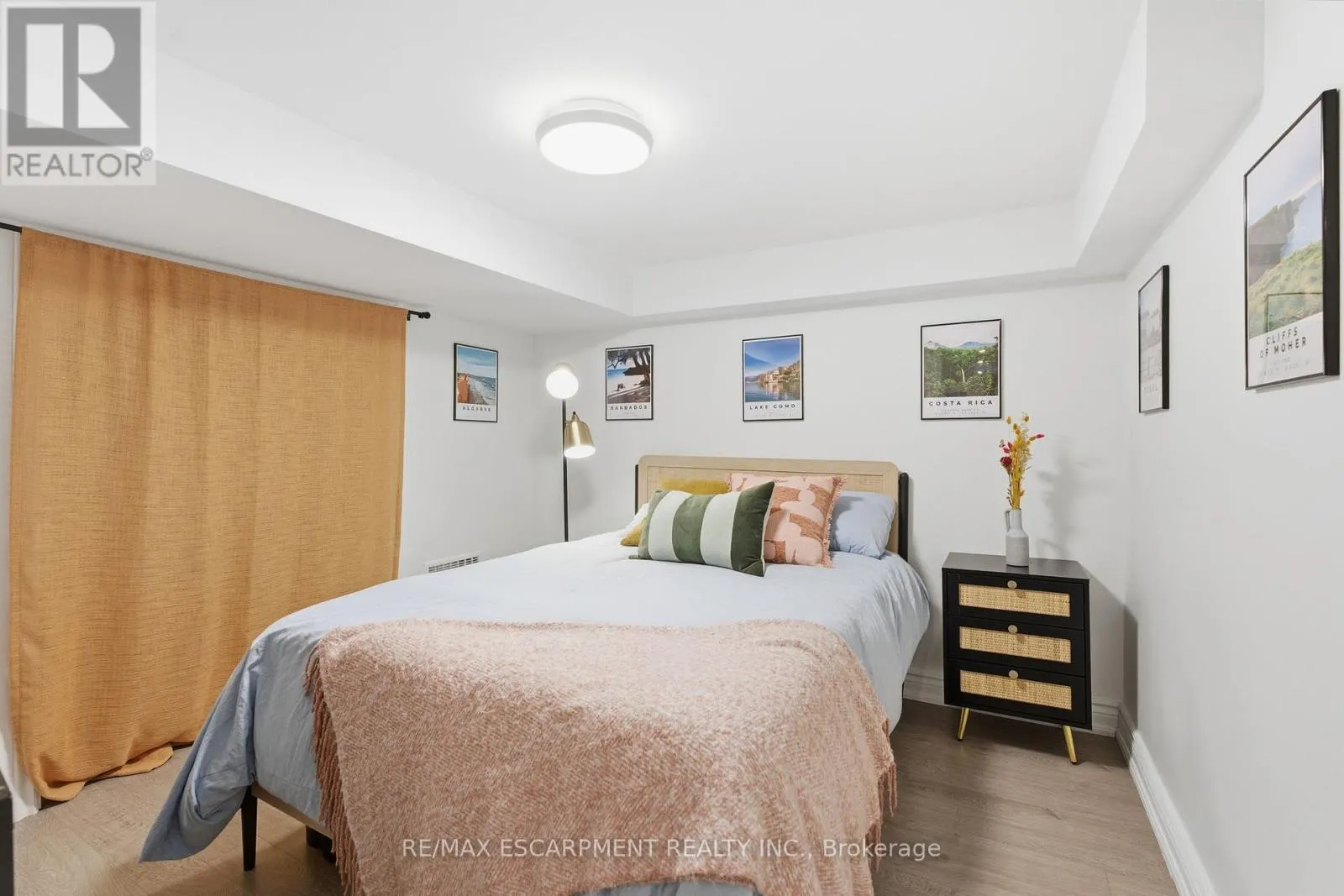 424 PLAINS ROAD W