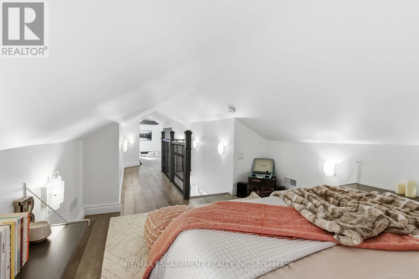 424 PLAINS ROAD W