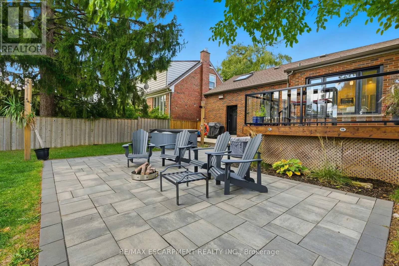 424 PLAINS ROAD W