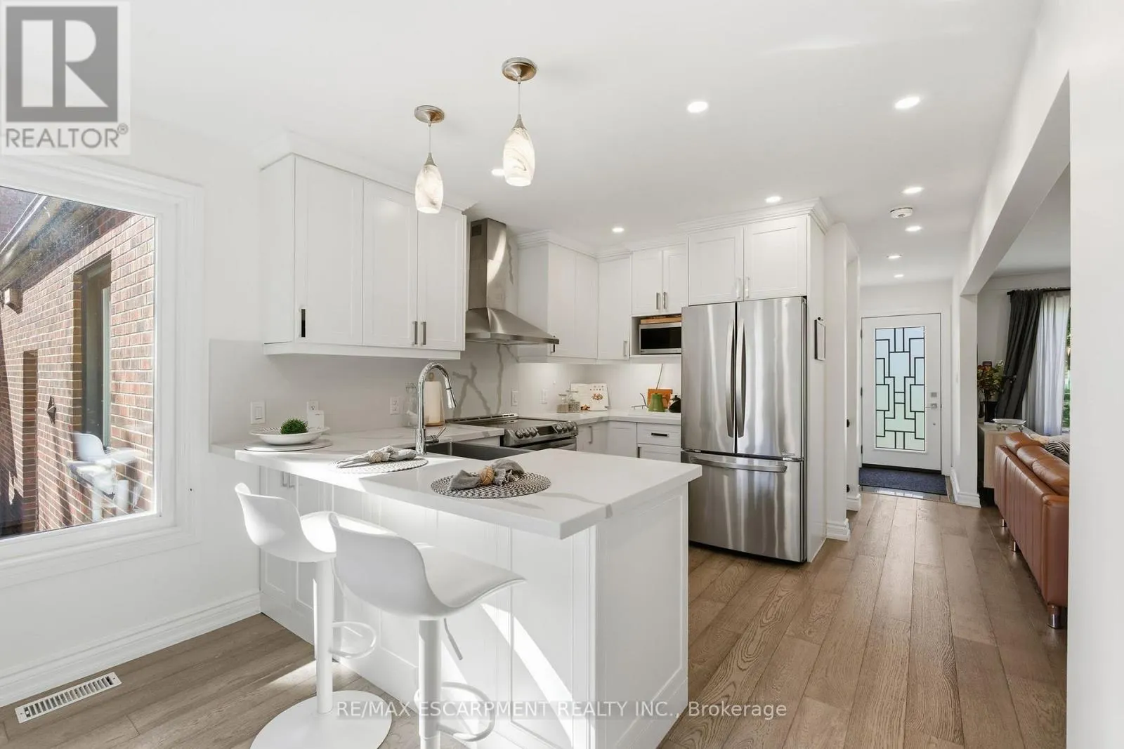 424 PLAINS ROAD W
