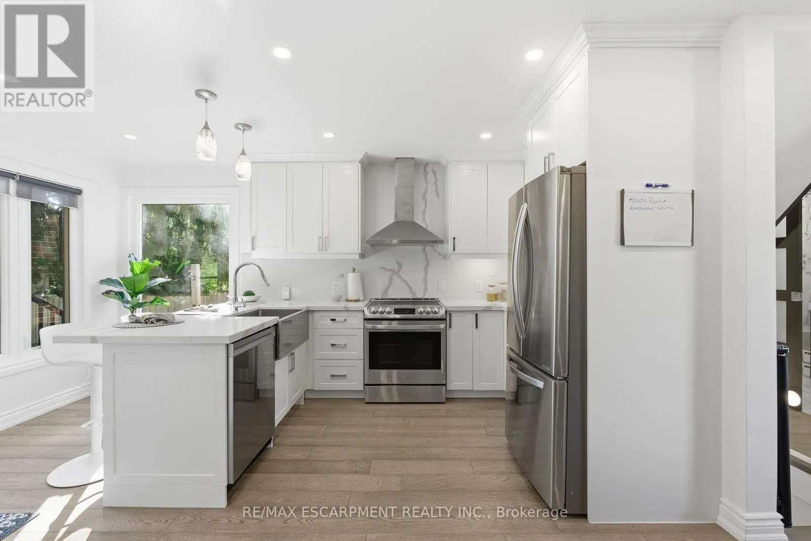 424 PLAINS ROAD W