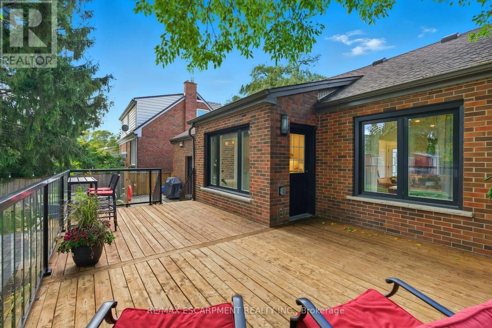 424 PLAINS ROAD W