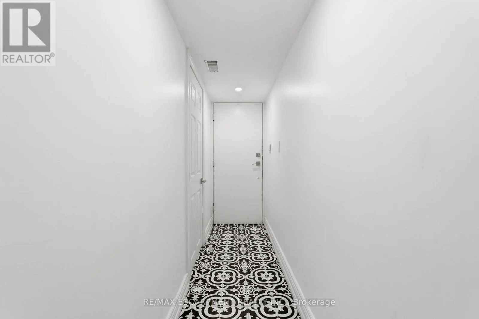 424 PLAINS ROAD W