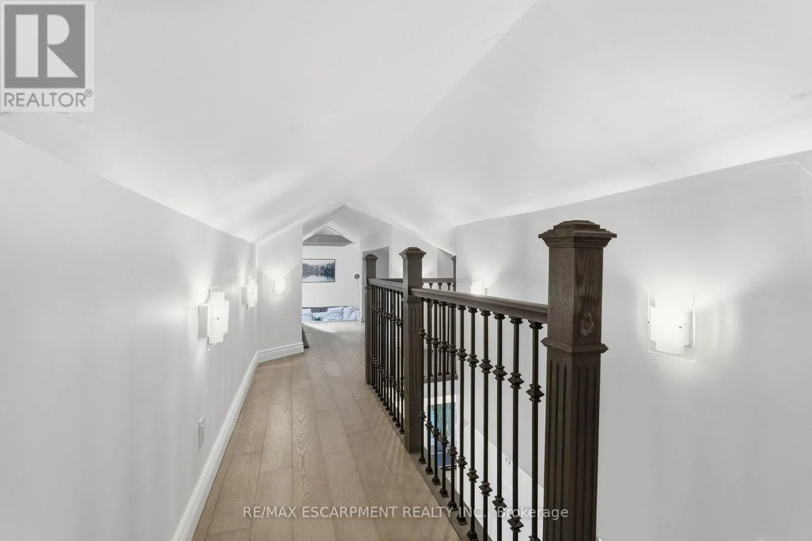 424 PLAINS ROAD W