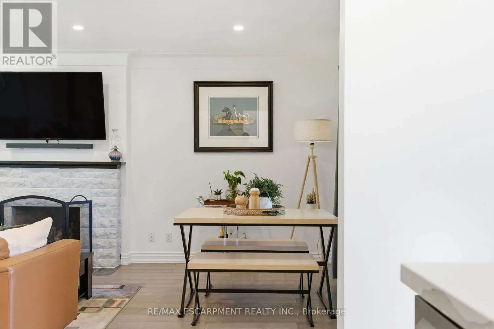 424 PLAINS ROAD W
