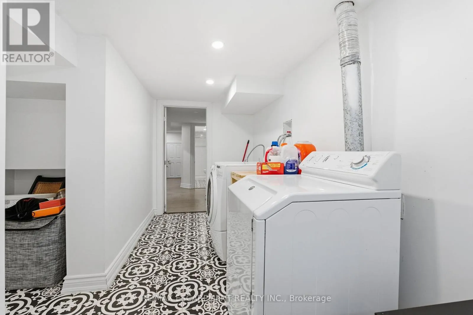 424 PLAINS ROAD W