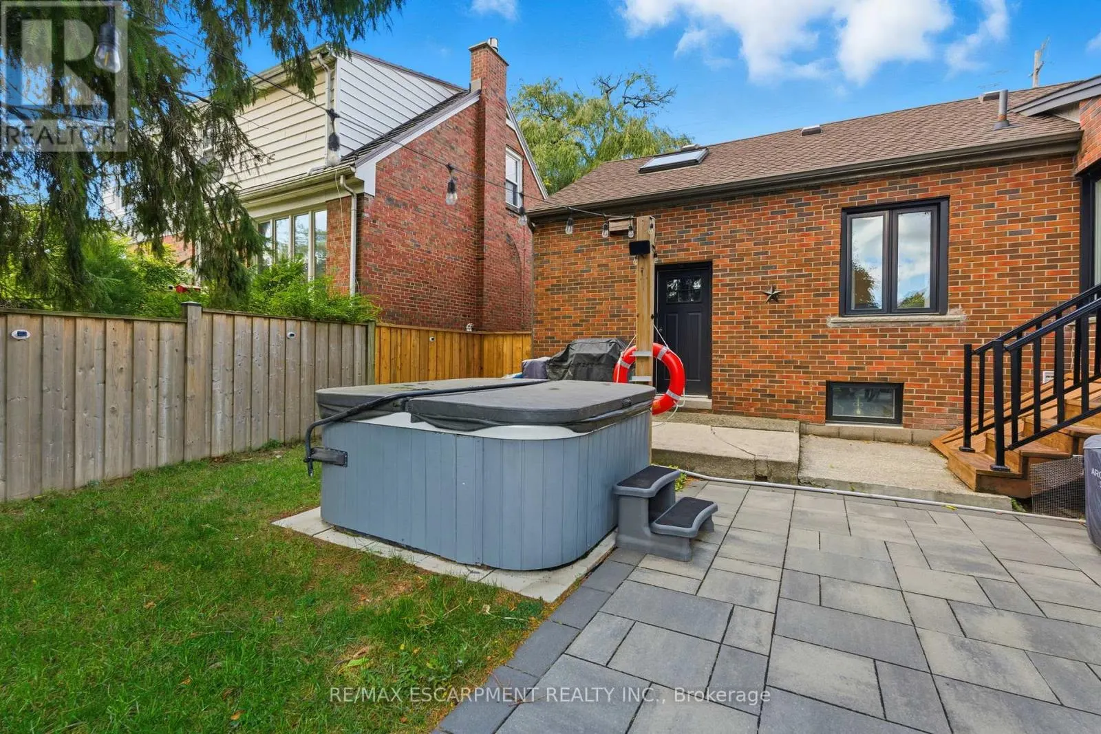 424 PLAINS ROAD W