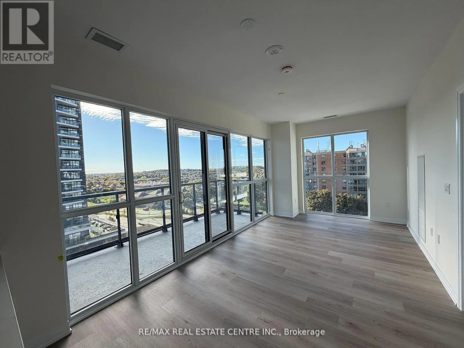 706 - 15 WATERGARDEN DRIVE
