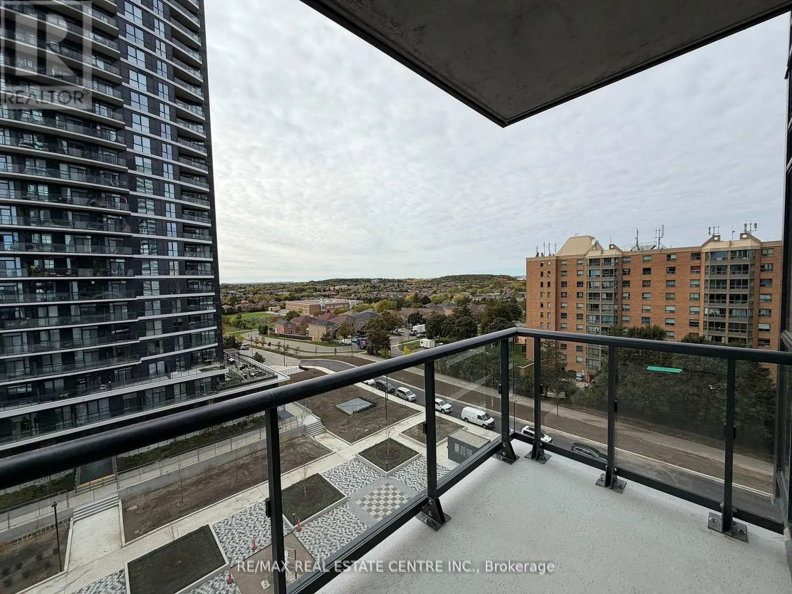 706 - 15 WATERGARDEN DRIVE