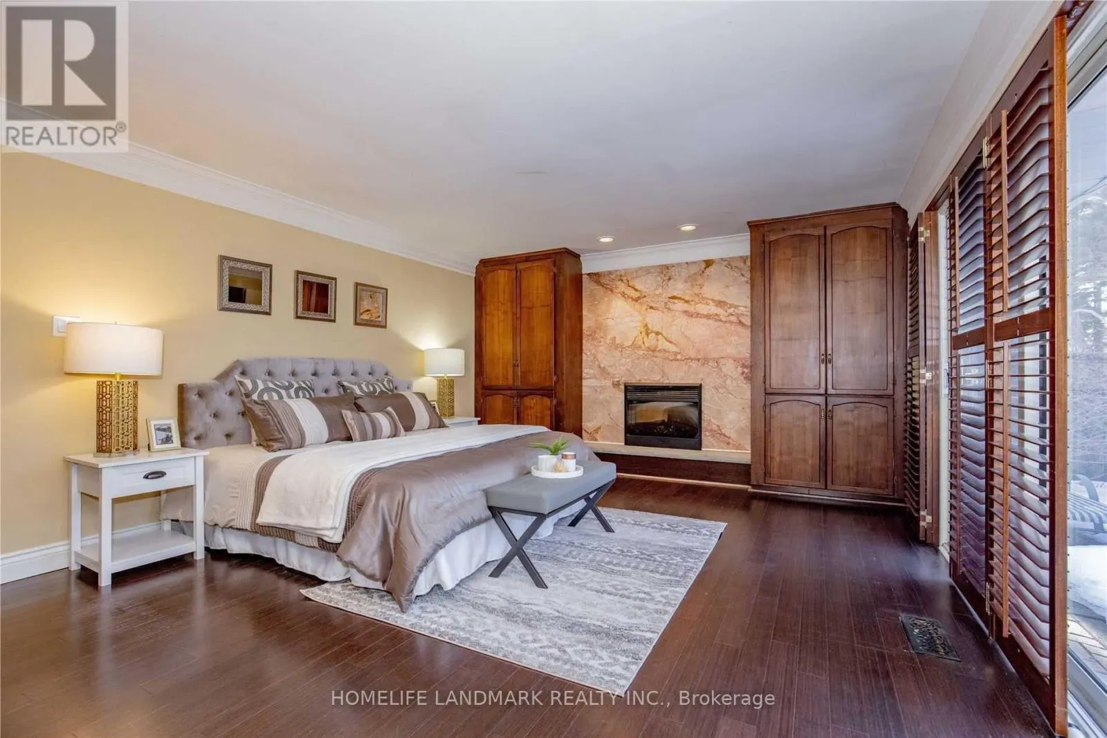 2301 BENNINGTON GATE
