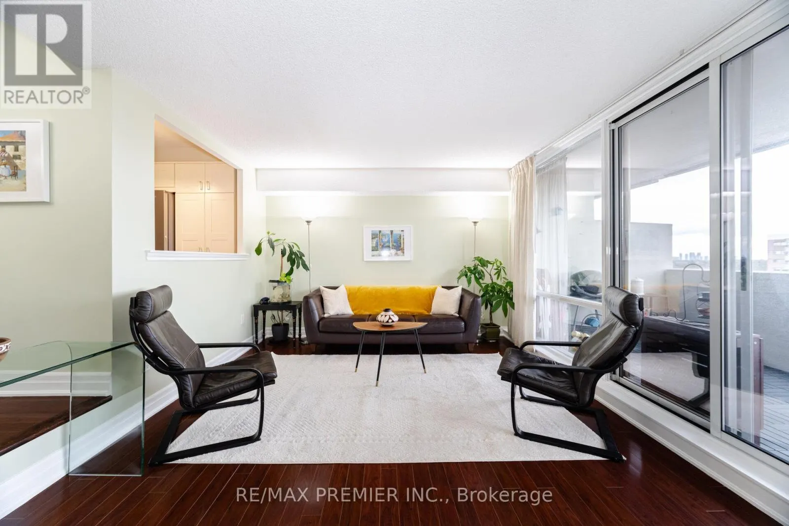 1905 - 270 SCARLETT ROAD