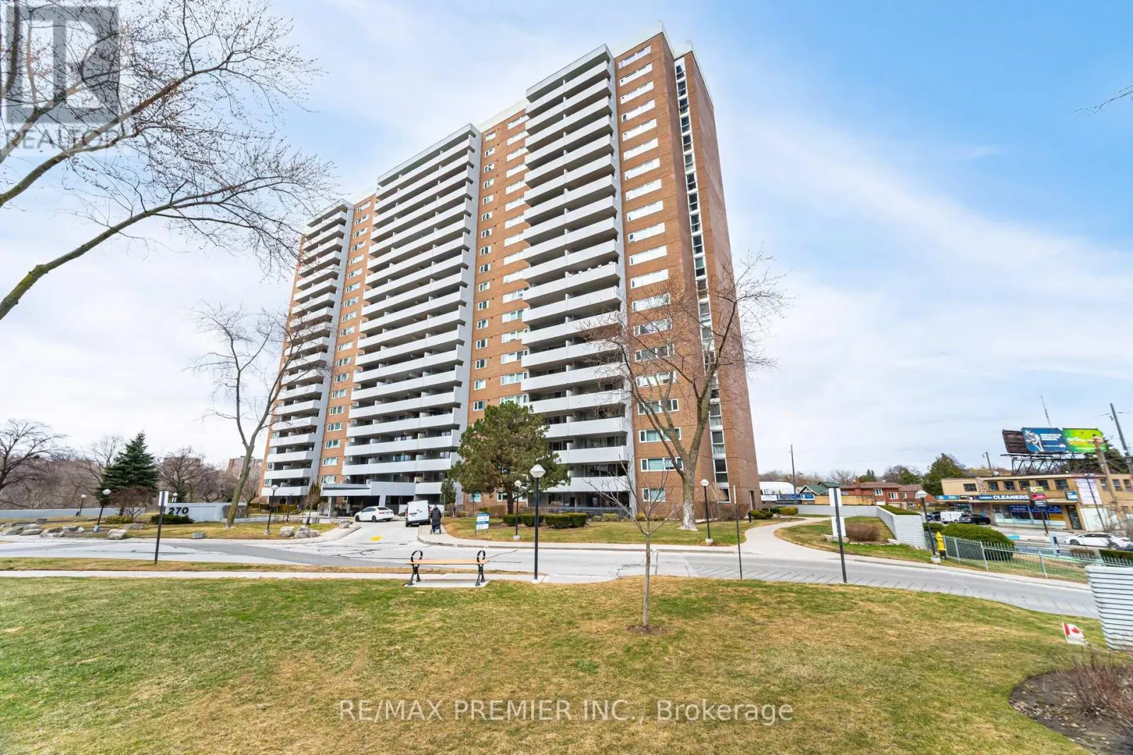 1905 - 270 SCARLETT ROAD