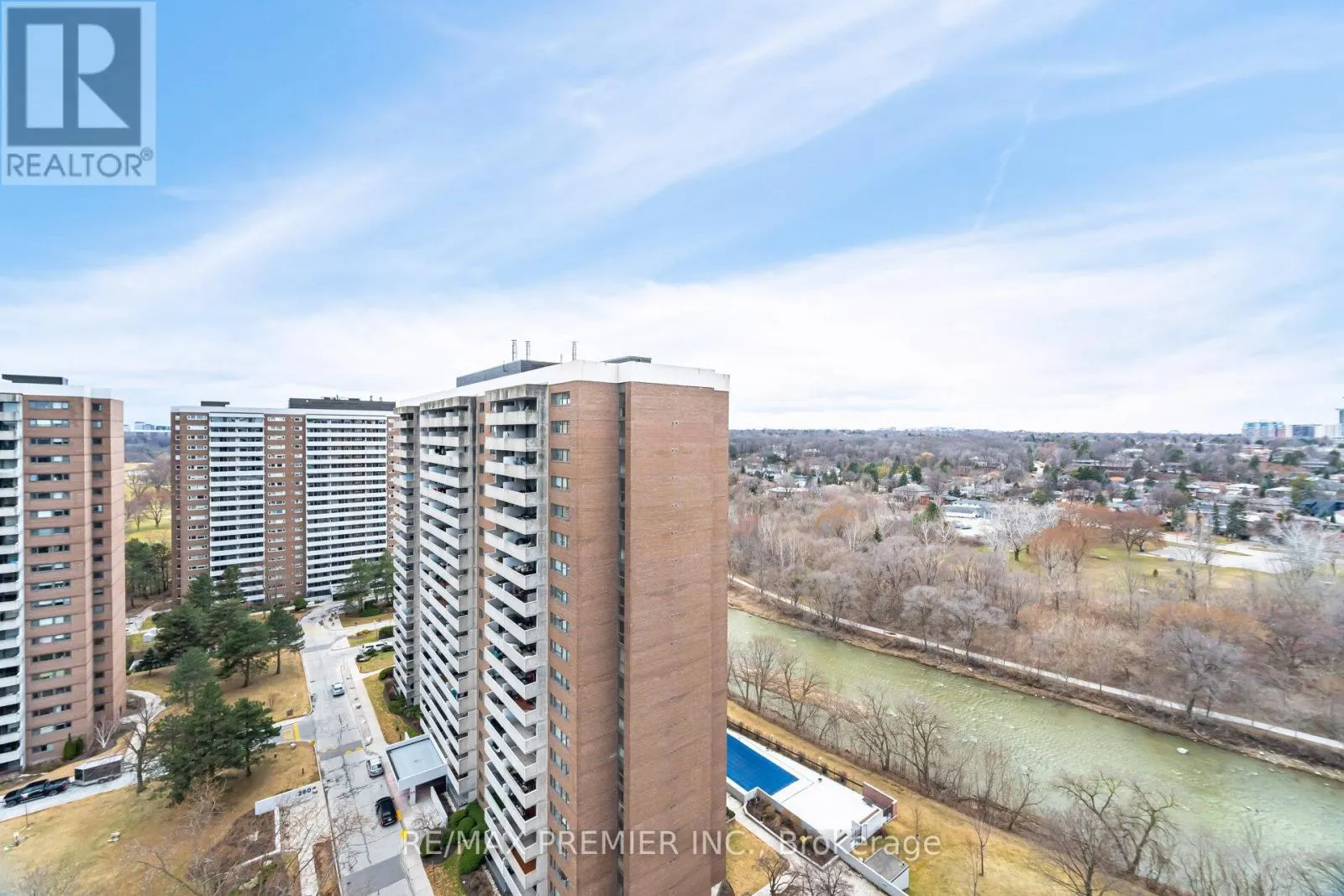 1905 - 270 SCARLETT ROAD