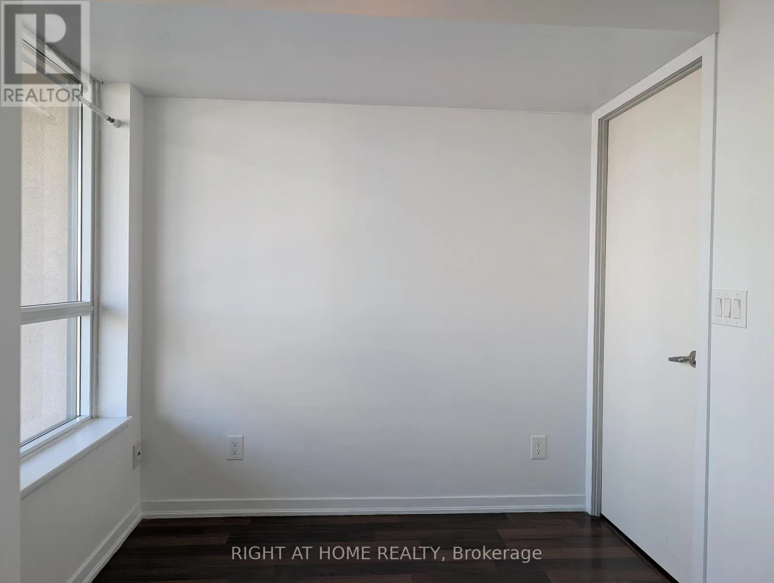 825 - 38 JOE SHUSTER WAY