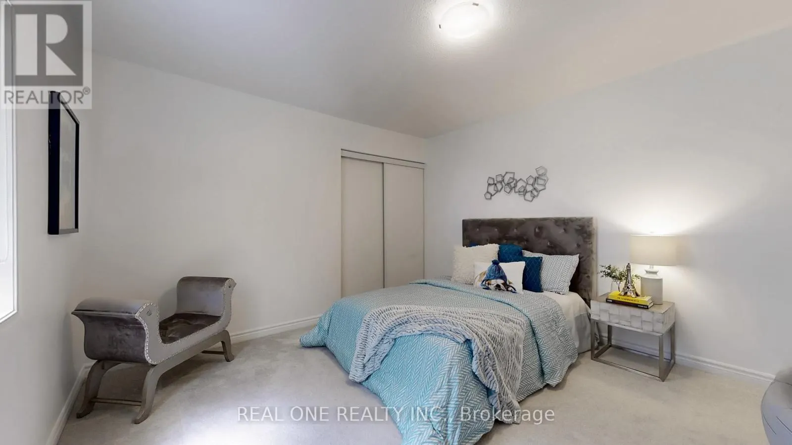 561 KENNEDY CIRCLE W