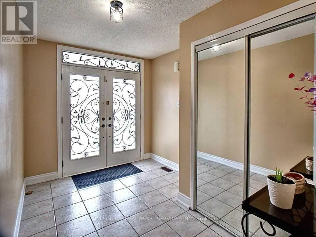 UPPER - 28 MANNEL CRESCENT