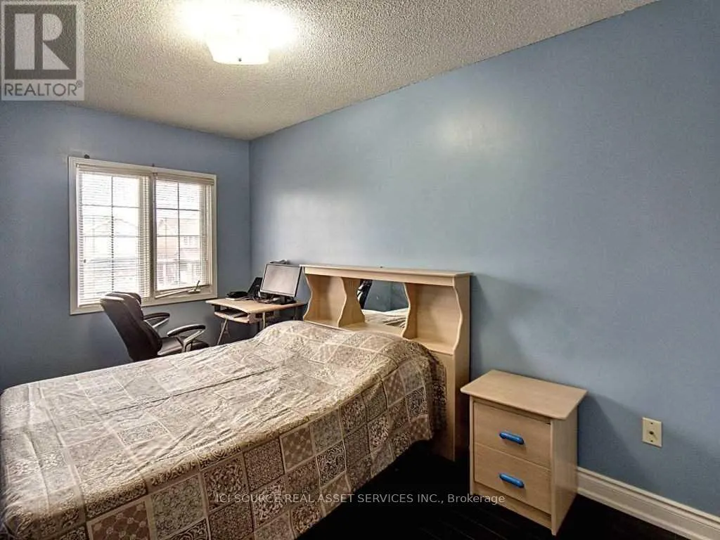 UPPER - 28 MANNEL CRESCENT