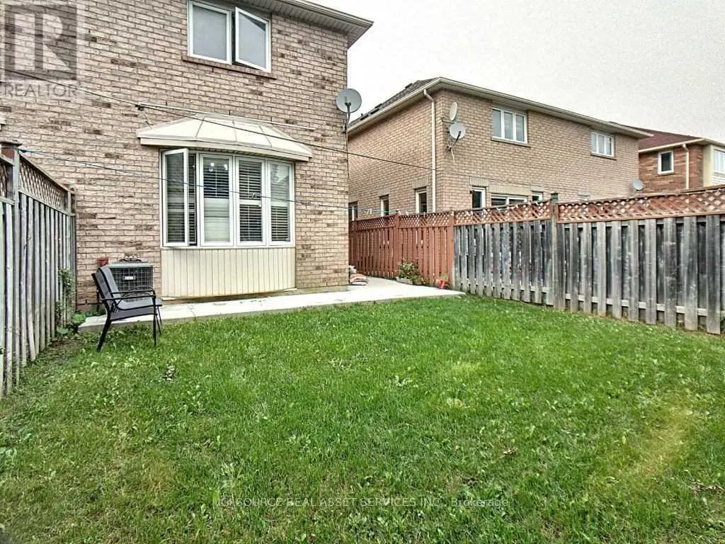 UPPER - 28 MANNEL CRESCENT