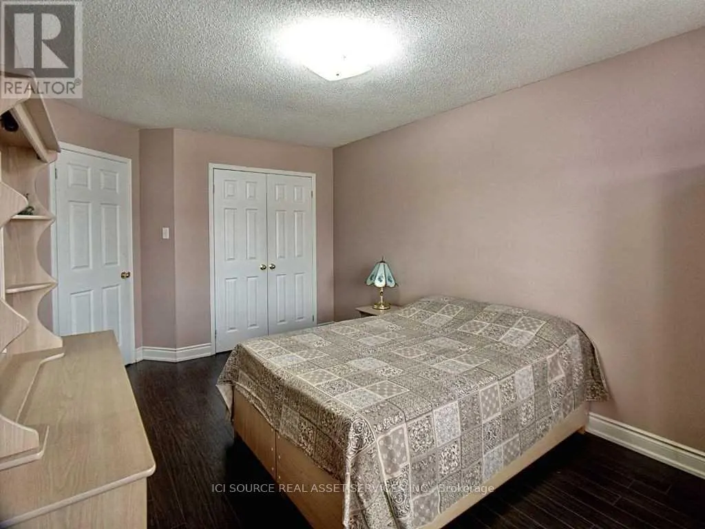 UPPER - 28 MANNEL CRESCENT