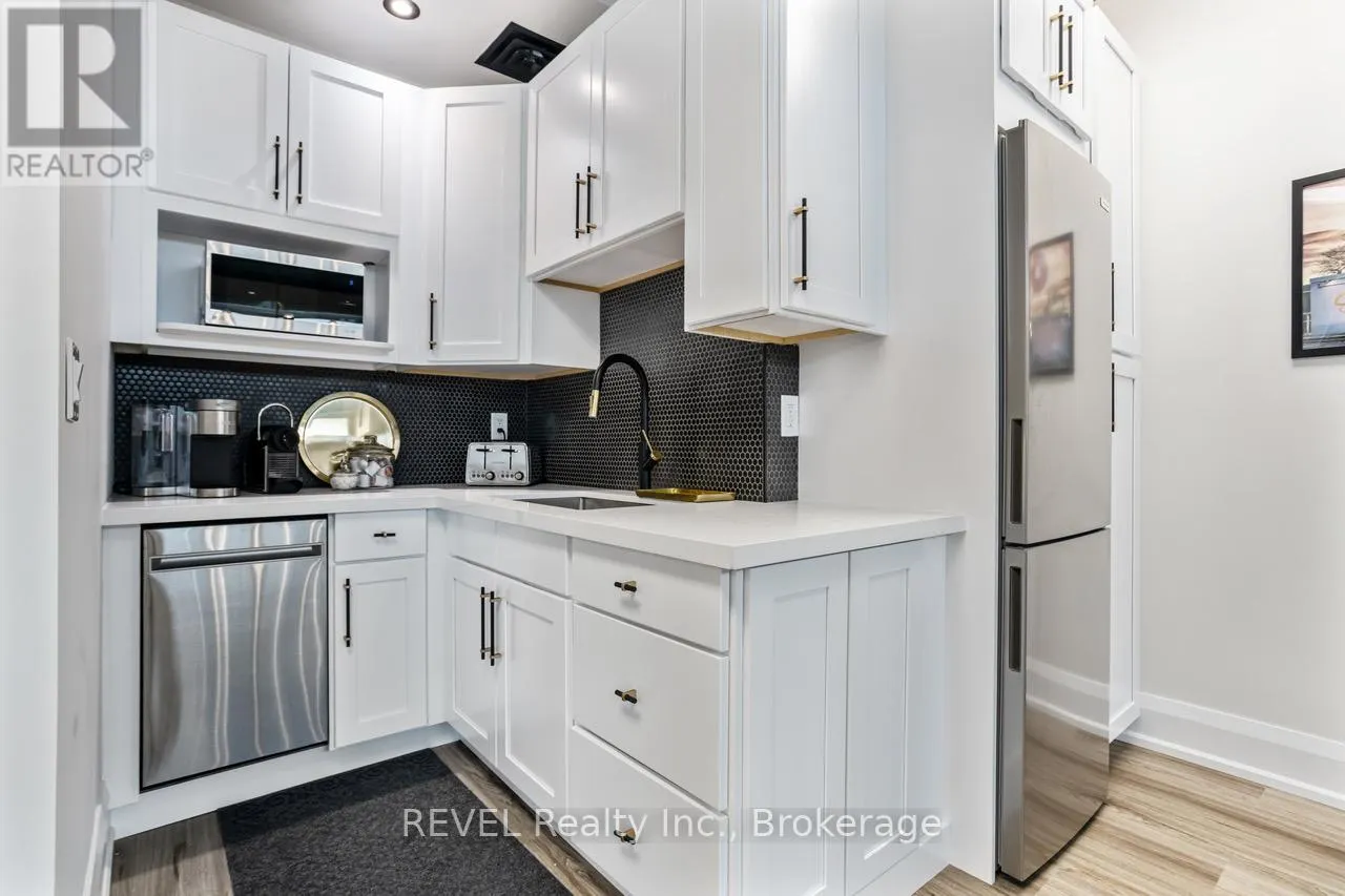 2 - 4170 FAIRVIEW STREET, #2