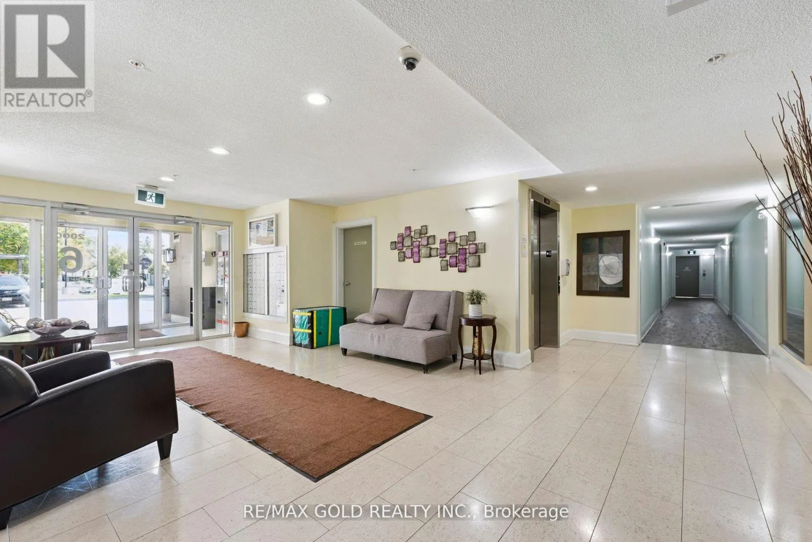 2104 - 6 DAYSPRING CIRCLE
