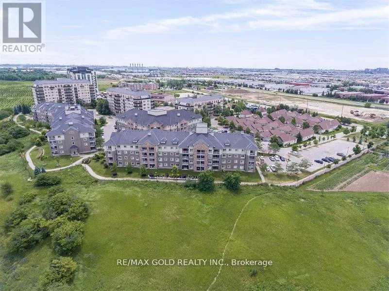 2104 - 6 DAYSPRING CIRCLE