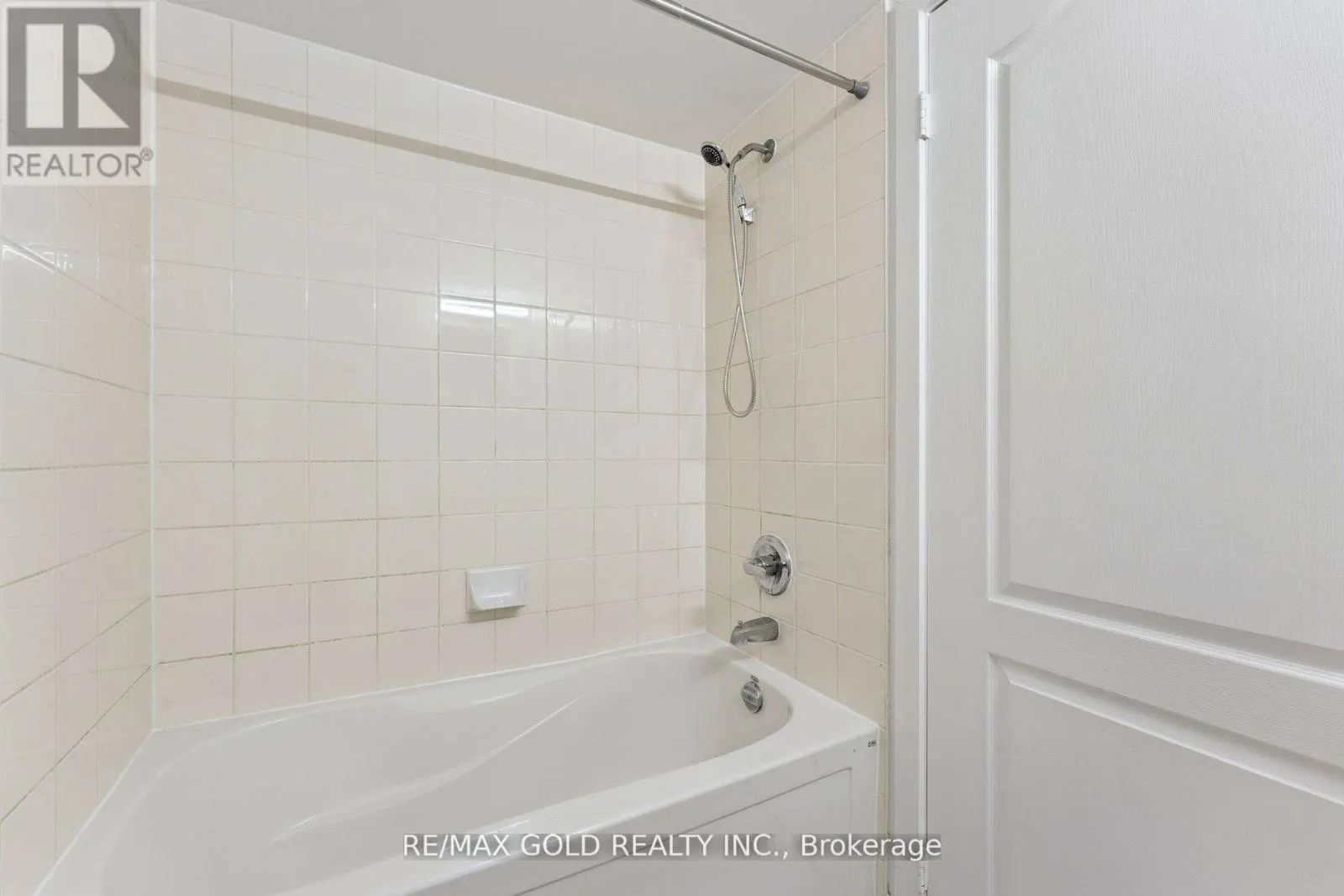 2104 - 6 DAYSPRING CIRCLE