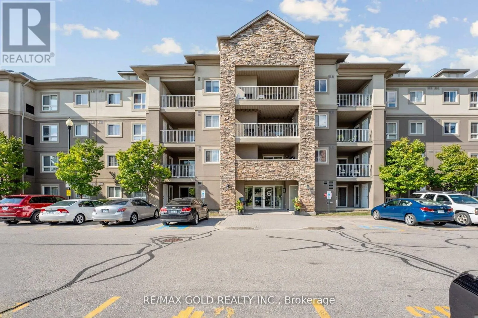 2104 - 6 DAYSPRING CIRCLE