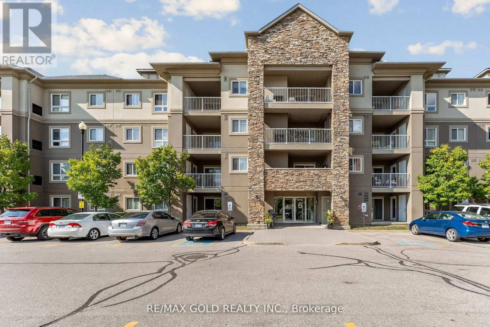 2104 - 6 DAYSPRING CIRCLE