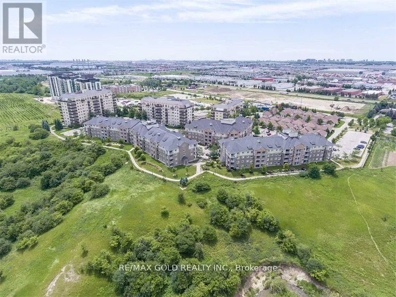 2104 - 6 DAYSPRING CIRCLE