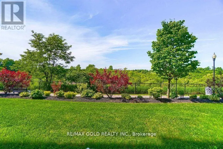 2104 - 6 DAYSPRING CIRCLE