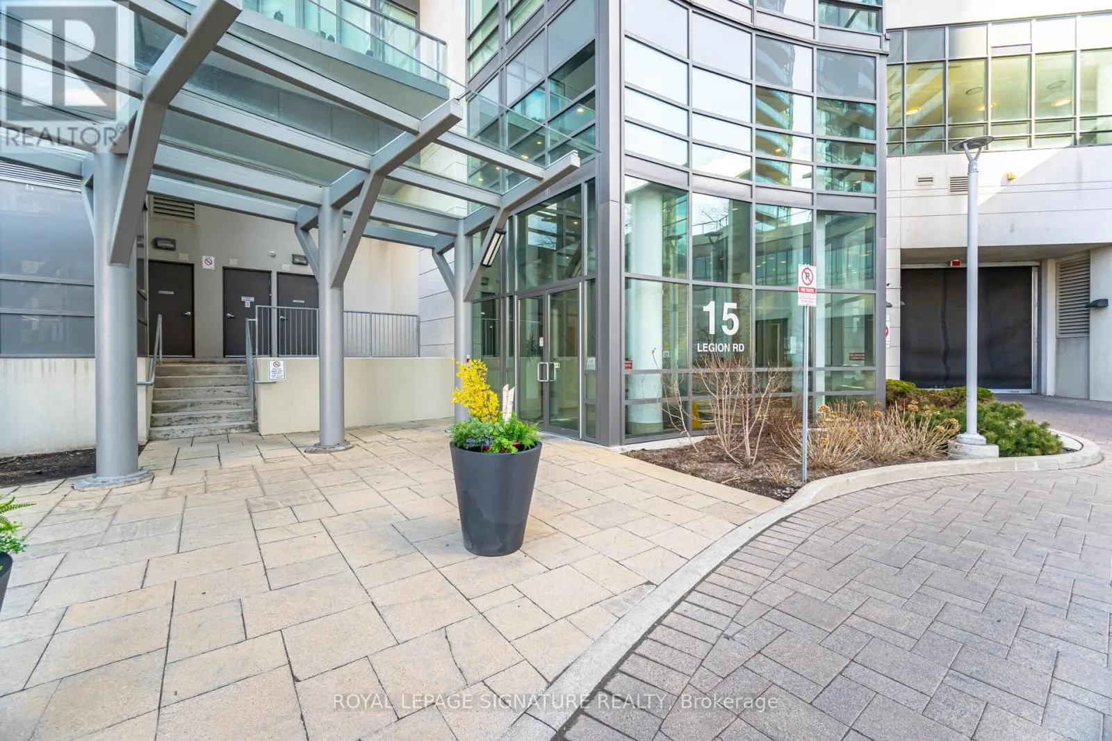 1404 - 15 LEGION ROAD