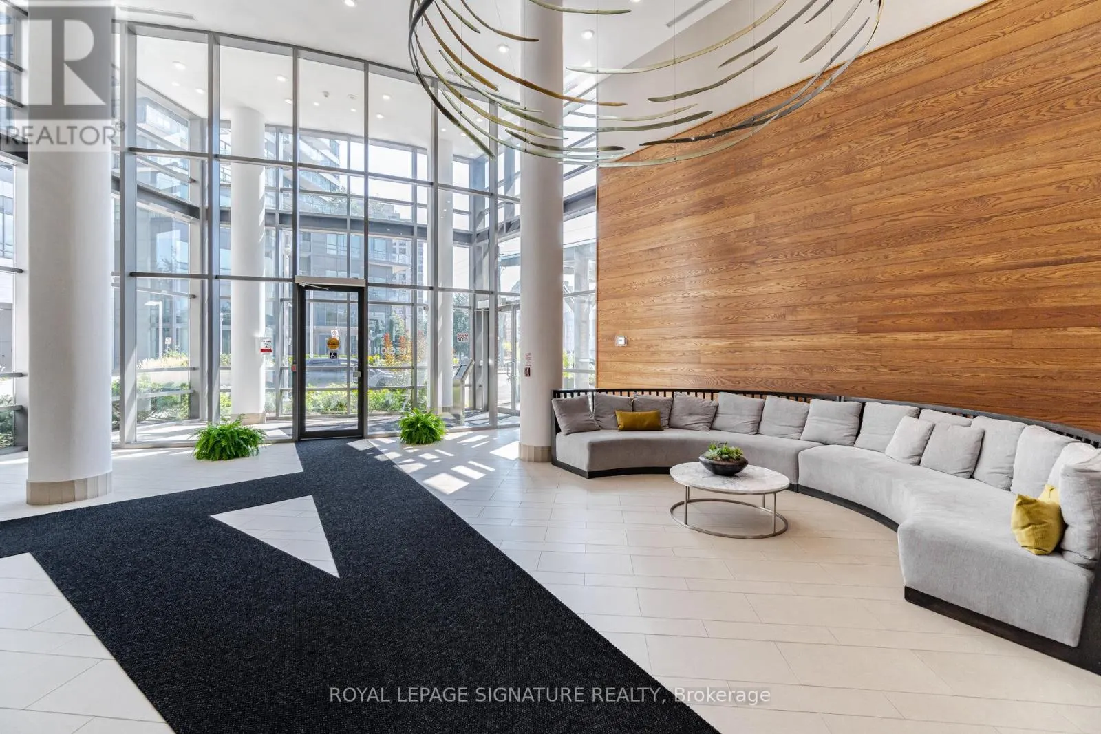 1404 - 15 LEGION ROAD