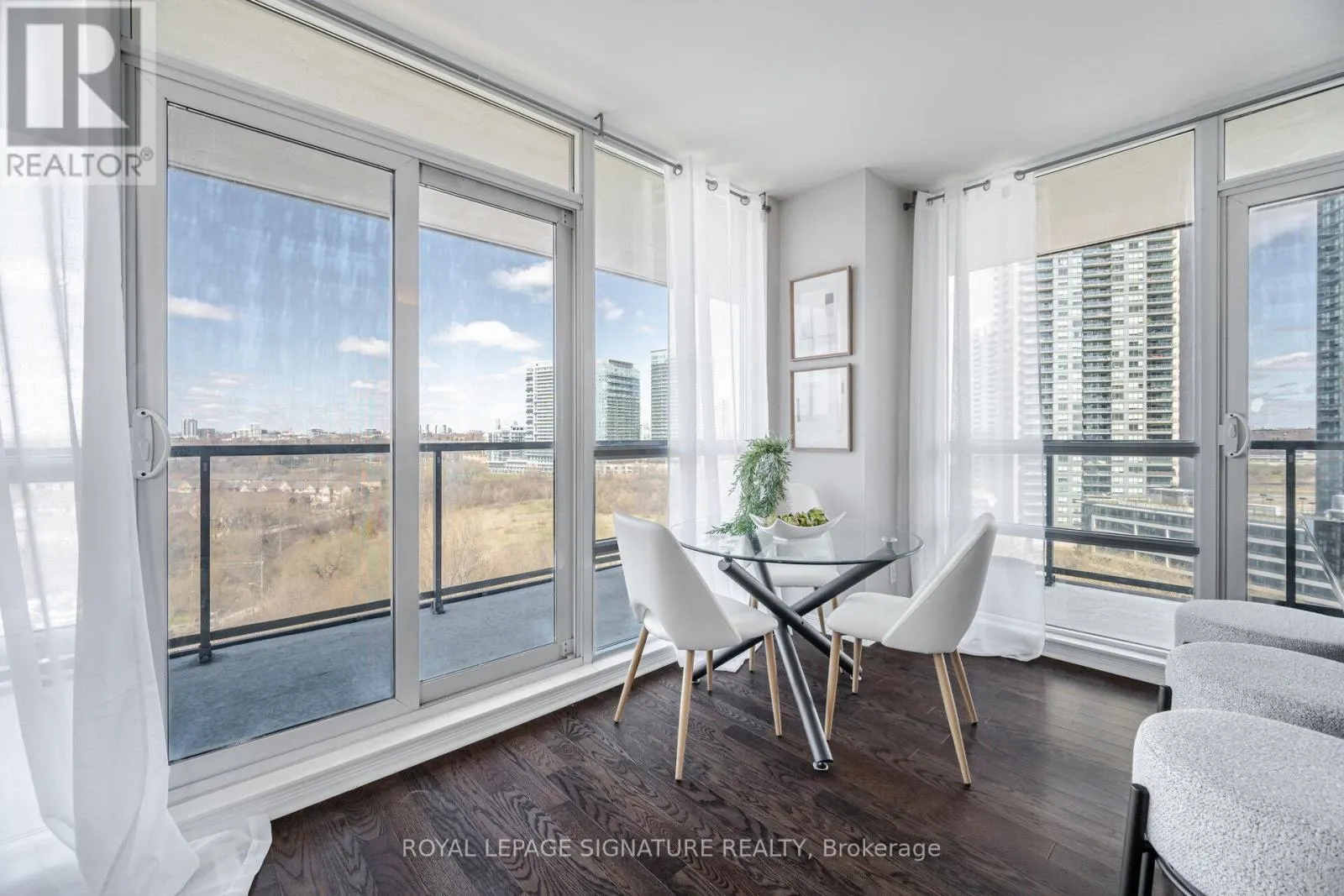 1404 - 15 LEGION ROAD