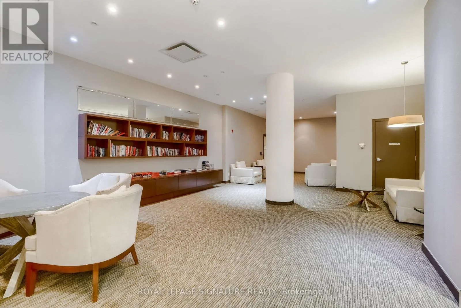 1404 - 15 LEGION ROAD
