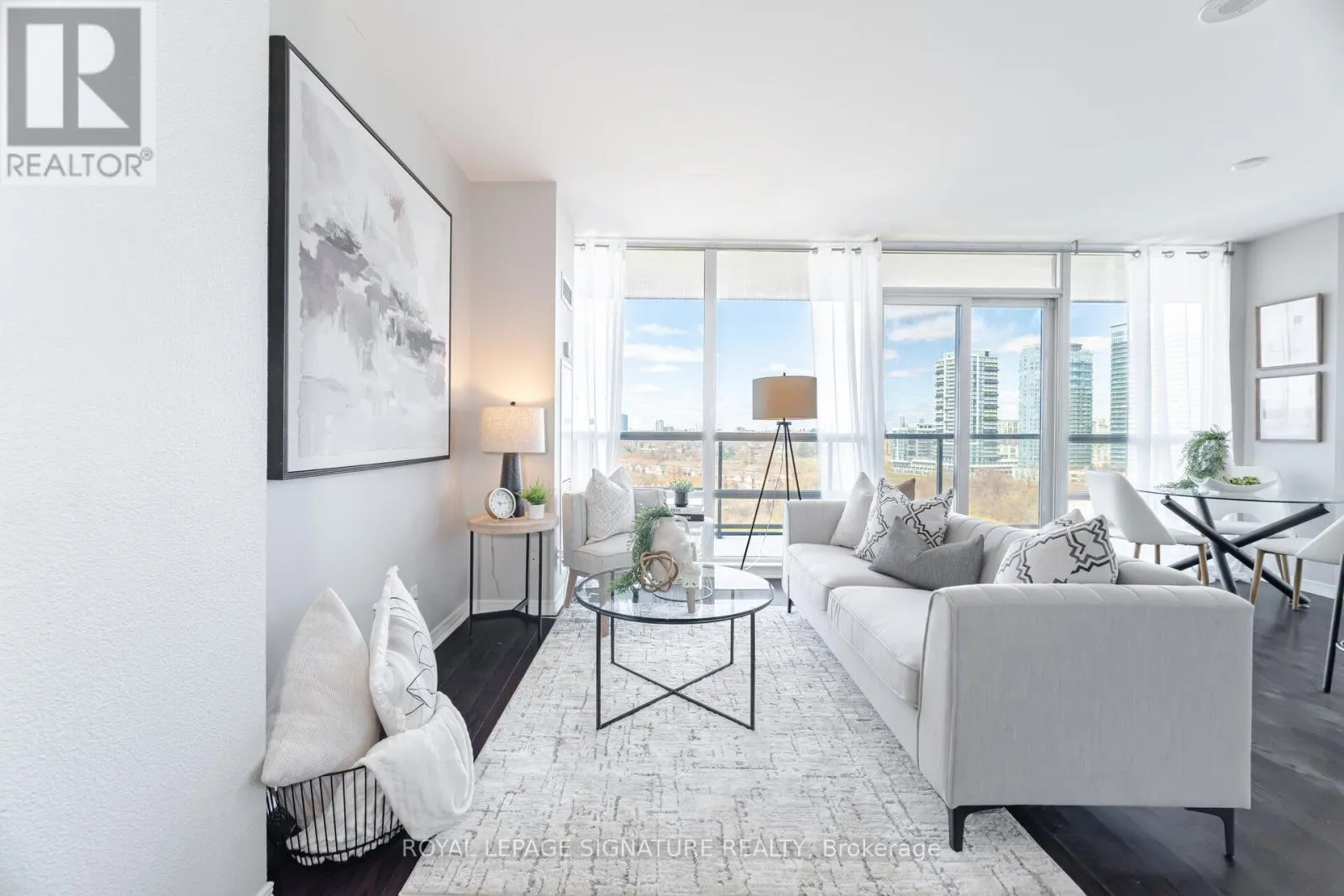 1404 - 15 LEGION ROAD
