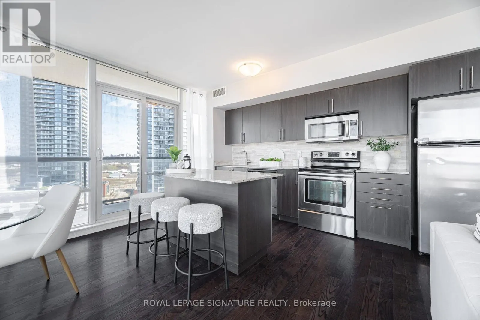 1404 - 15 LEGION ROAD