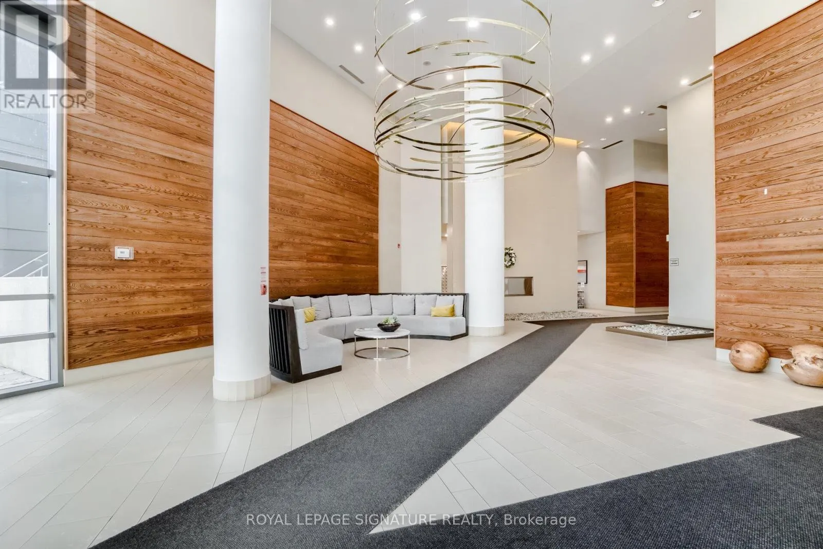 1404 - 15 LEGION ROAD