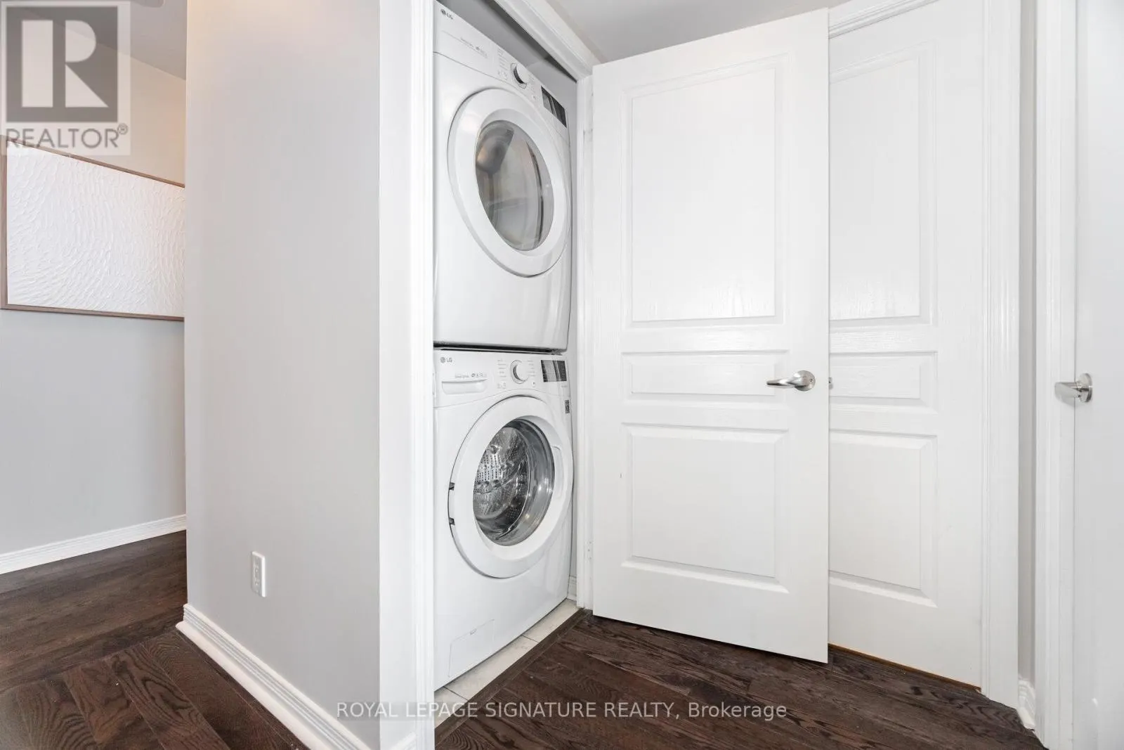 1404 - 15 LEGION ROAD