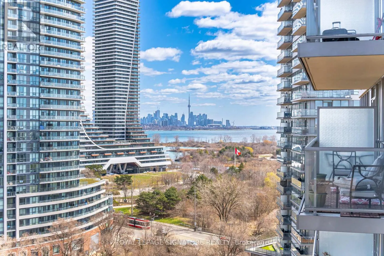 1404 - 15 LEGION ROAD