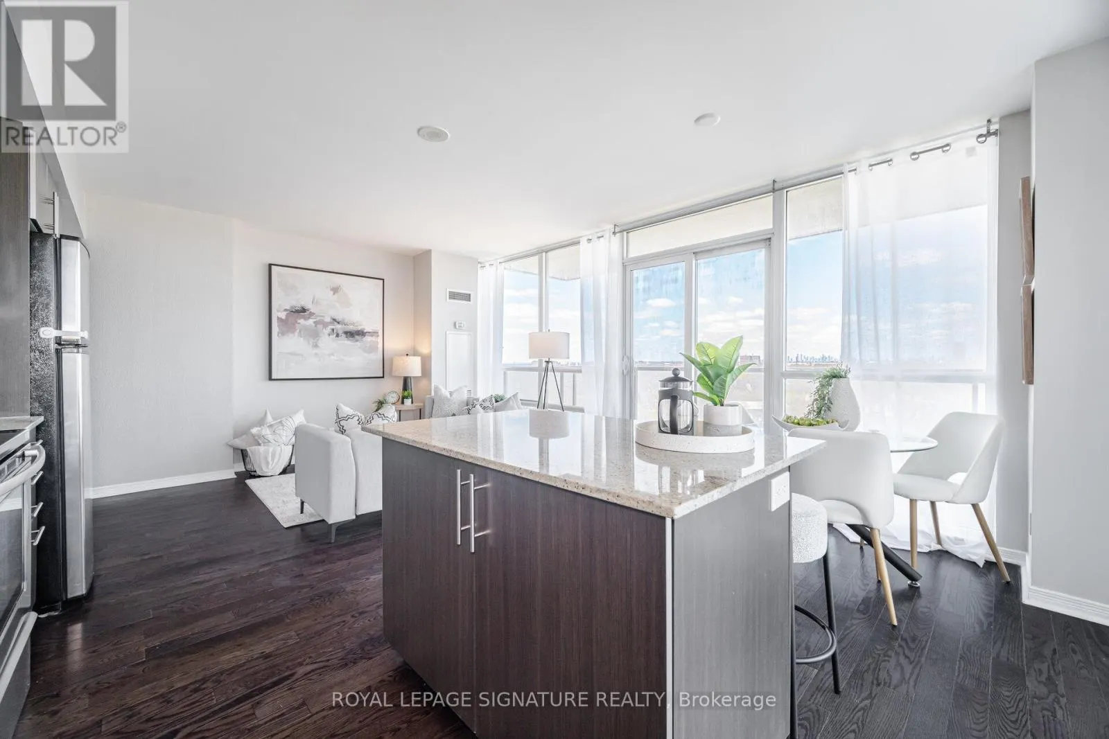 1404 - 15 LEGION ROAD