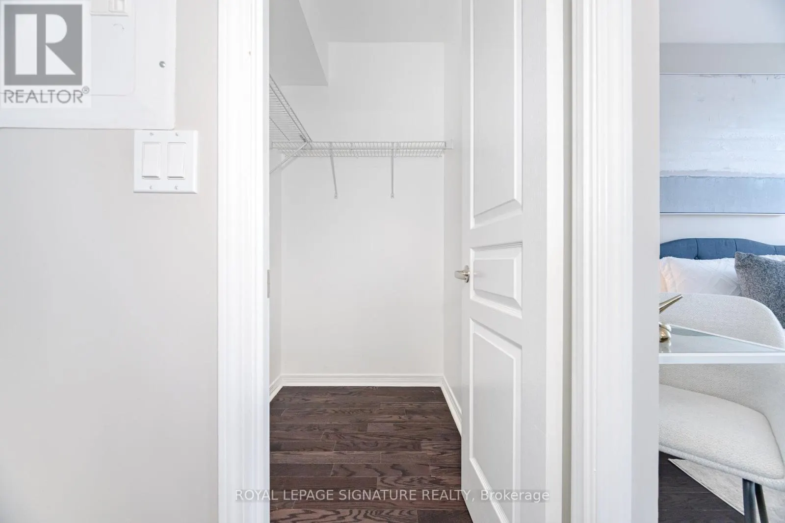 1404 - 15 LEGION ROAD