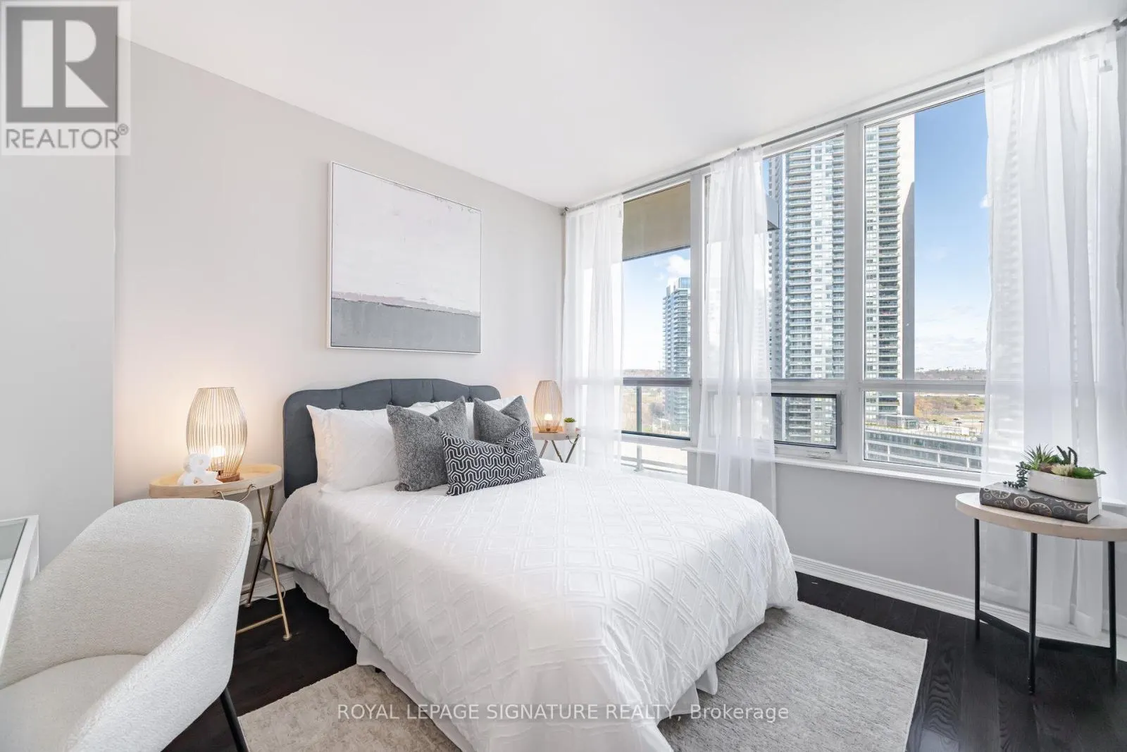 1404 - 15 LEGION ROAD