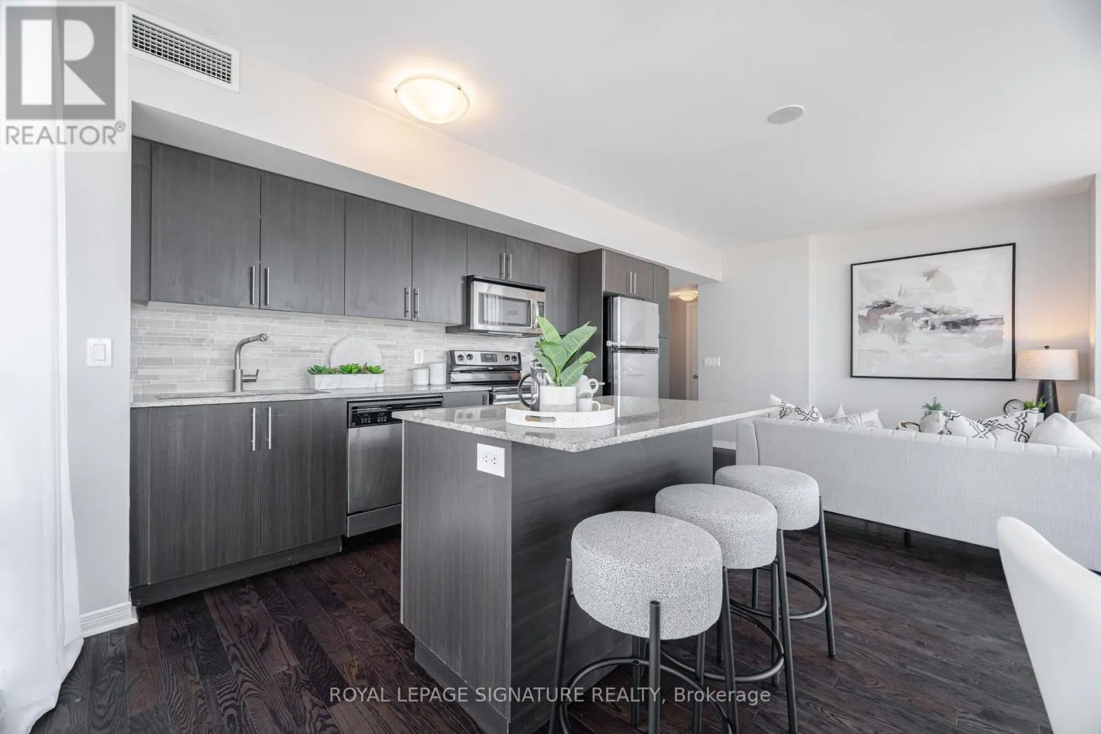 1404 - 15 LEGION ROAD