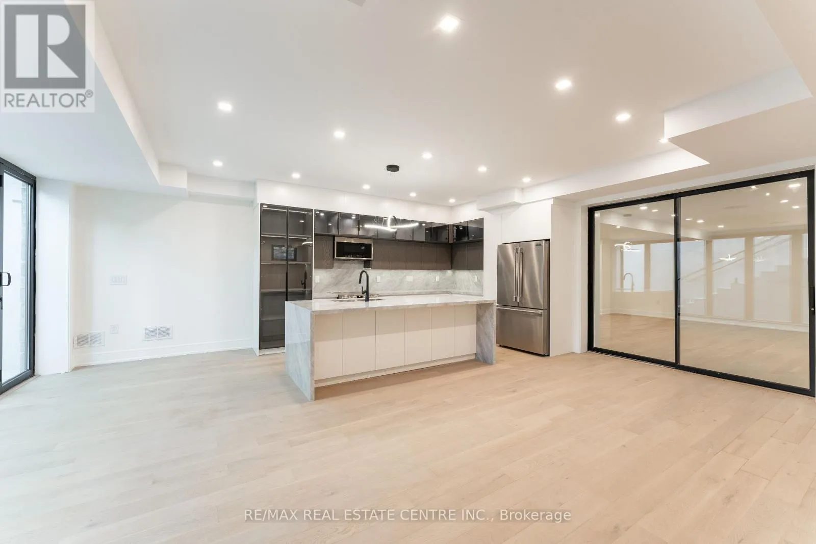 462 SOUTHLAND CRESCENT