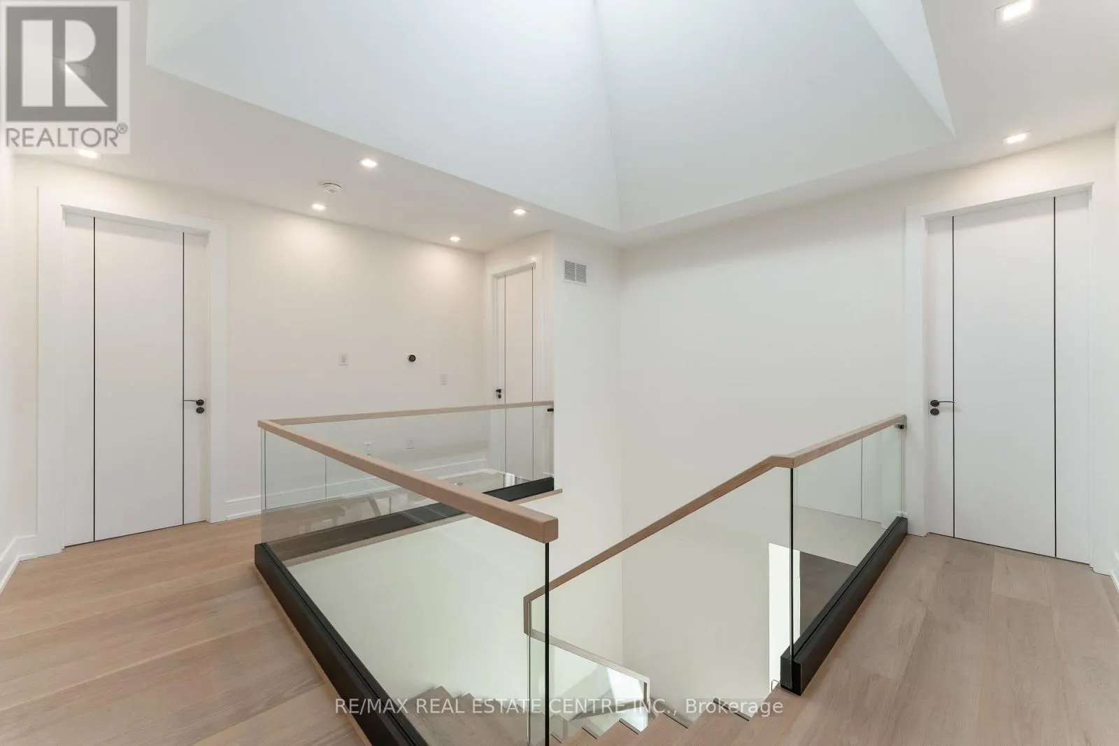 462 SOUTHLAND CRESCENT
