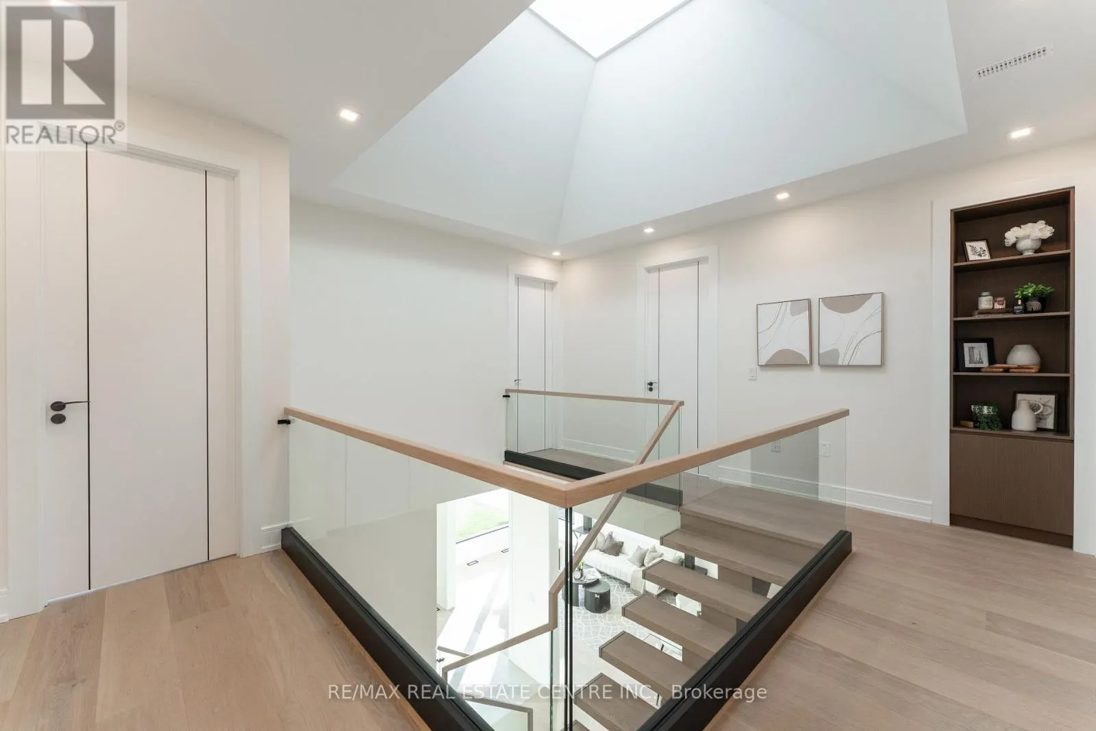 462 SOUTHLAND CRESCENT