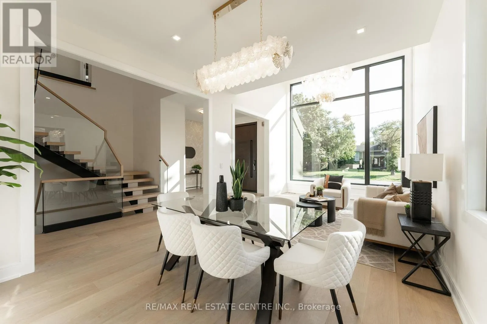 462 SOUTHLAND CRESCENT
