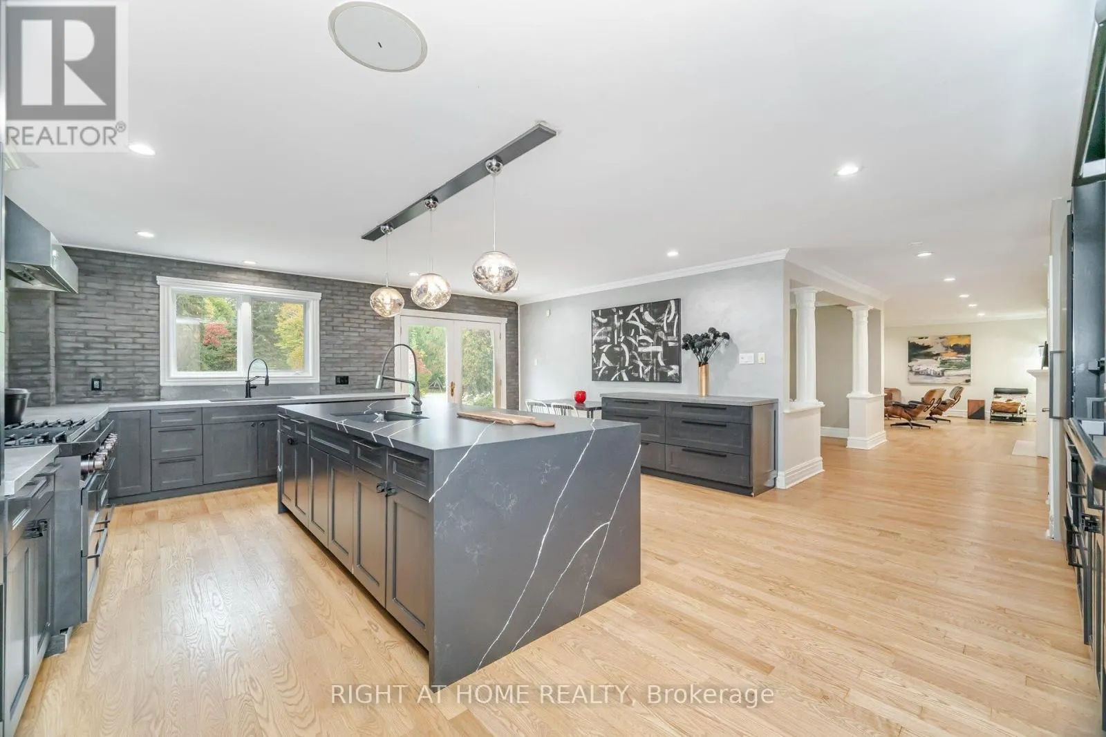 2154 ONEIDA CRESCENT