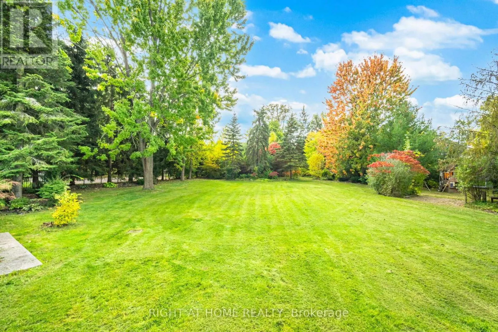 2154 ONEIDA CRESCENT